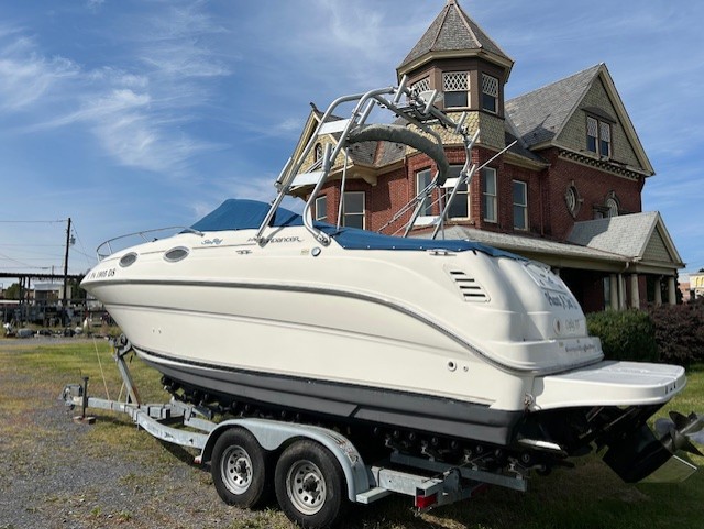 2001 Sea Ray 240 Sundancer Cuddy 31