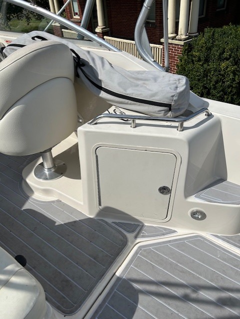 2001 Sea Ray 240 Sundancer Cuddy 34