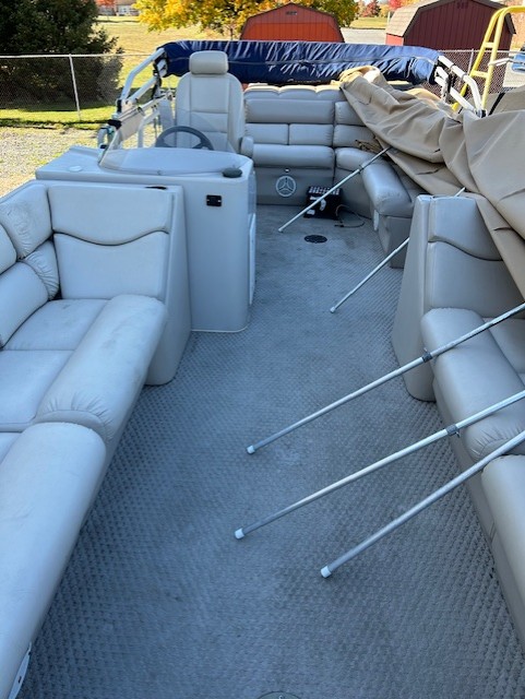 2008 Bentley Prestige 250 LC Pontoon 28