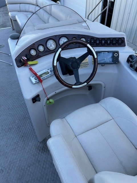 2008 Bentley Prestige 250 LC Pontoon 31